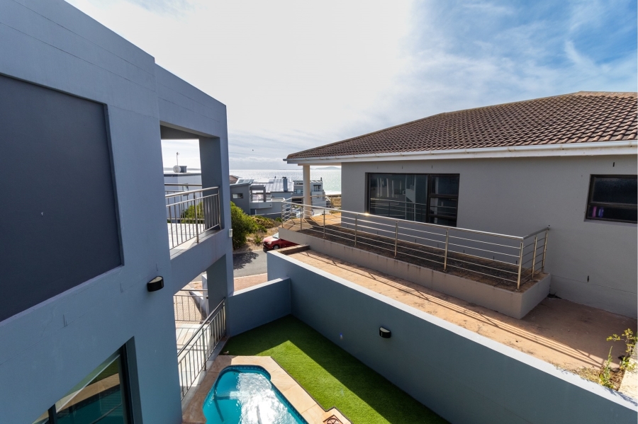 4 Bedroom Property for Sale in Calypso Beach Western Cape
